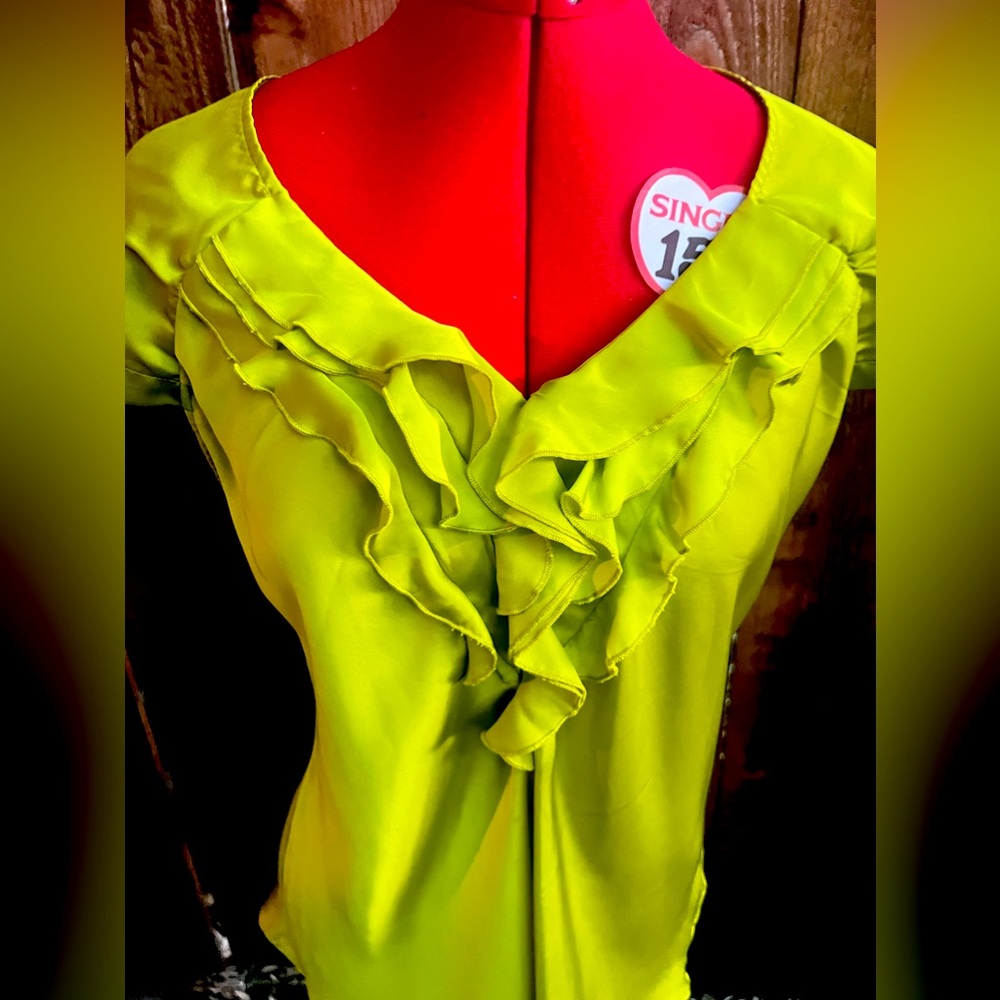Worthington Ladies sleeveless top blouse ruffle green size large   Satin